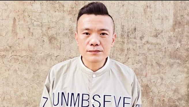 柯文哲今理光头现身，民眾党台中市党部主委江和树认为是无奈抗议。（江和树提供）