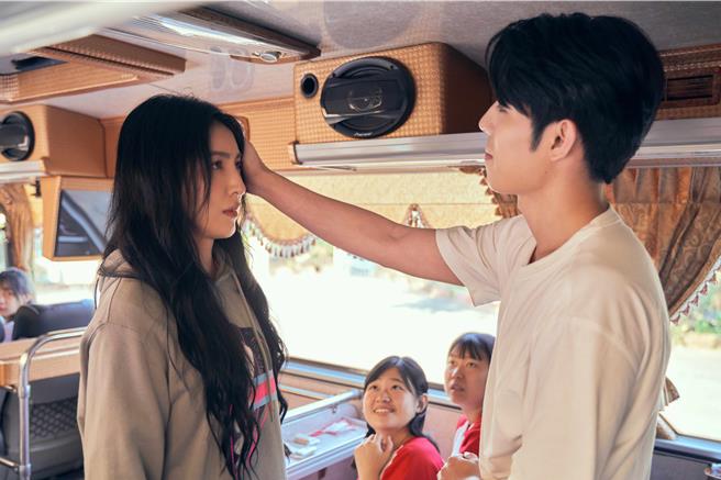 楊謹華在《影后》遊覽車告白詹懷雲的這場戲讓全網落淚。（Netflix提供）