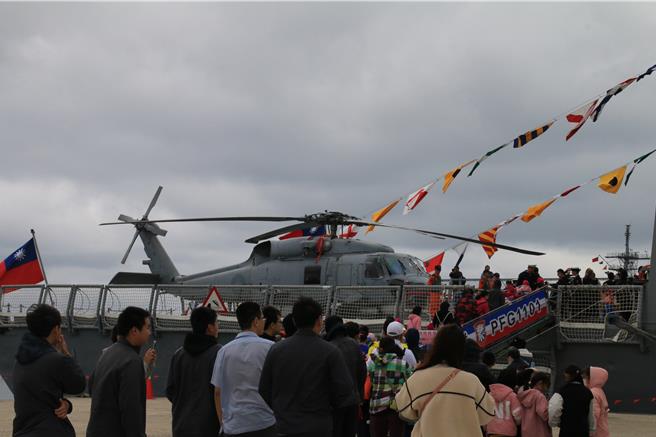 2024年11月13日澎湖县／海军146舰队一名士官疑在马公基地内改装枪枝弹药日前被查获，目前托管在舰队指挥部，待鑑定枪枝火力中。图为海军马公基地敦睦舰队来访开放。（资料照片）