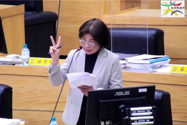 县议员姜梅红要县府记取东石渔人码头ROT案失败的惨痛经验。(取自县议会即时影像／吕妍庭嘉义传真)