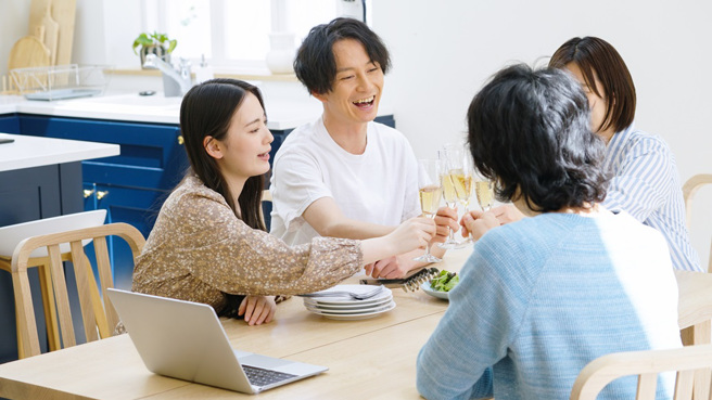 人妻邀请朋友夫妻参加乔迁宴，未料惨遭偷拍猥亵，老公还和朋友乱搞。（示意图：Shutterstock／达志）