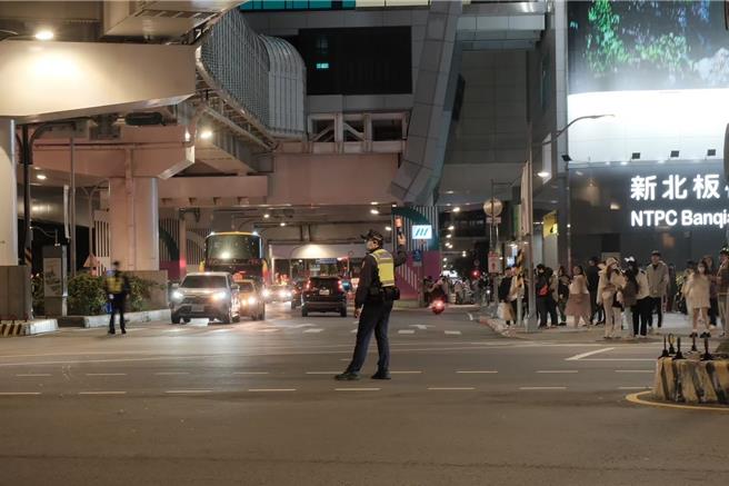 耶诞城周边道路警方将实施弹性交通疏导及管制。（新北市警局提供）