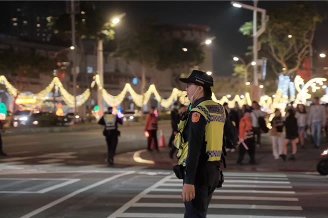 耶诞城周边道路警方将实施弹性交通疏导及管制。（新北市警局提供）