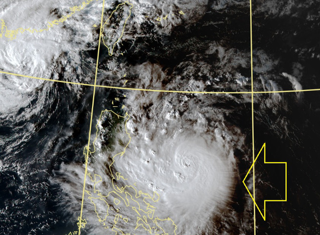前氣象局長鄭明典分享天兔出現「橫向卷雲條」，代表強度正在增強。（氣象署）