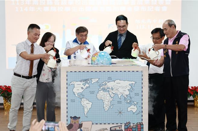 南投縣長許淑華為了培植學生國際競爭力，今年補助18校、13名高中職生出國交流學習，13日在旭光高中舉行成果發表。（南投縣政府提供／楊靜茹南投傳真）