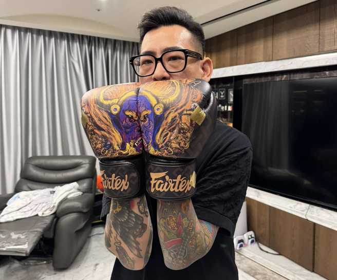 蹦板近期苦练拳击(图/蹦板脸书)