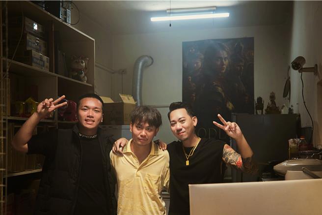 馬克（右）邀請阿跨面跟楊大正跨刀演出。（拍打仔提供）