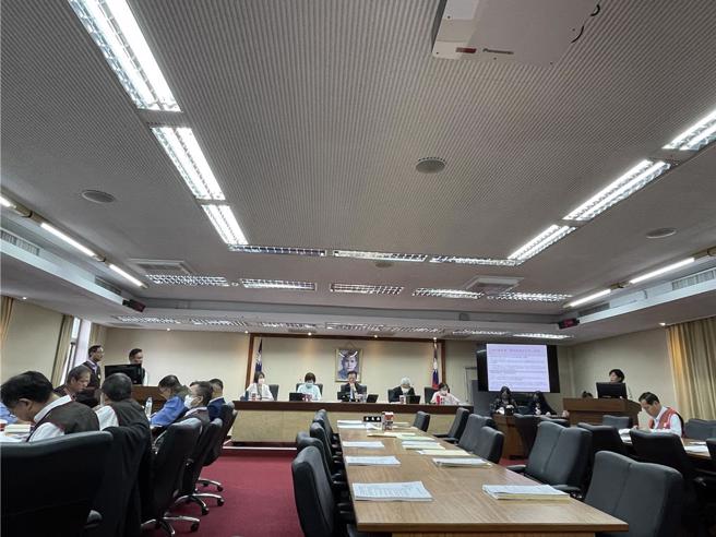 针对基层员工疑遭分署长罢凌轻生，劳动部昨启动调查，表示调查结论会在7到10天后出炉。（蔡佩珈摄）