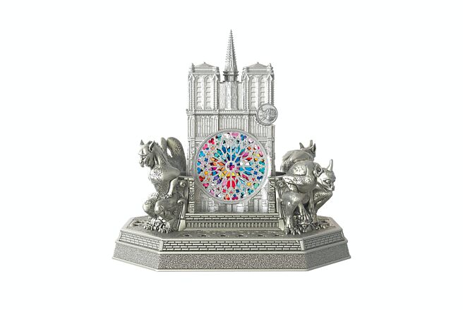 都彭以巴黎圣母院打造打火机订制套组，融入彩绘玻璃玫瑰花窗的元素，56万5000元。（S.T.Dupont提供）