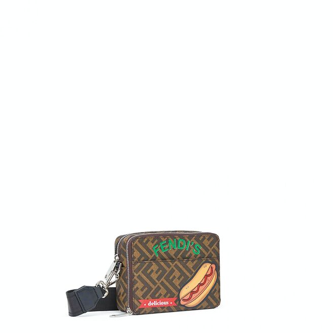 FENDI美食皮革贴片相机包，5万9200元。（FENDI提供）