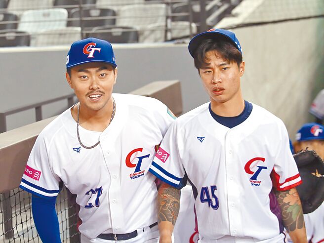 响尾蛇2A投捕搭檔林昱珉（右）、林家正今天联手抗韩。（资料照，范扬光摄）