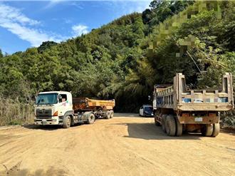 苗栗警聯手環保局查獲銅鑼非法傾倒廢土案 2貨車駕駛遭法辦