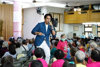 用歌聲溫暖長者 蔡衍明愛心基金會前進礁溪