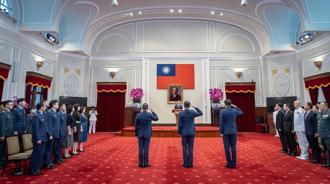 賴清德主持副總長黃志偉晉任上將典禮    頒授劉任遠二等雲麾勳章