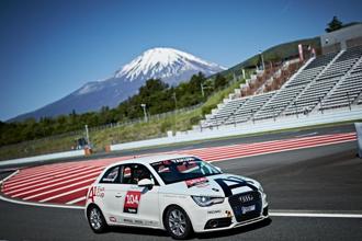 飞东京体验狂飙快感 富士赛道A1厂车极速挑战