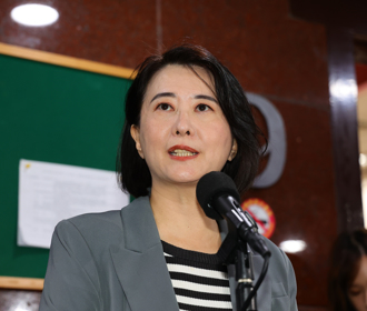 陈莹再轰王鸿薇「违法泄漏个资」 许智杰：第13次抹黑乌龙爆料