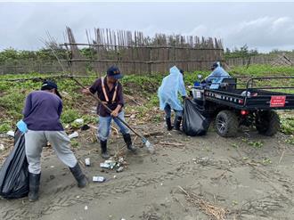 台南「向海致敬」 清理海岸废弃物1.3万公吨