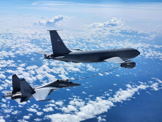 美俄死對頭首次「連結」KC-135為Su-30空中加油