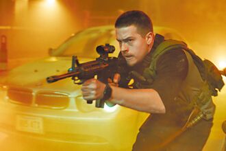 小查為父接演《驚爆封鎖線》