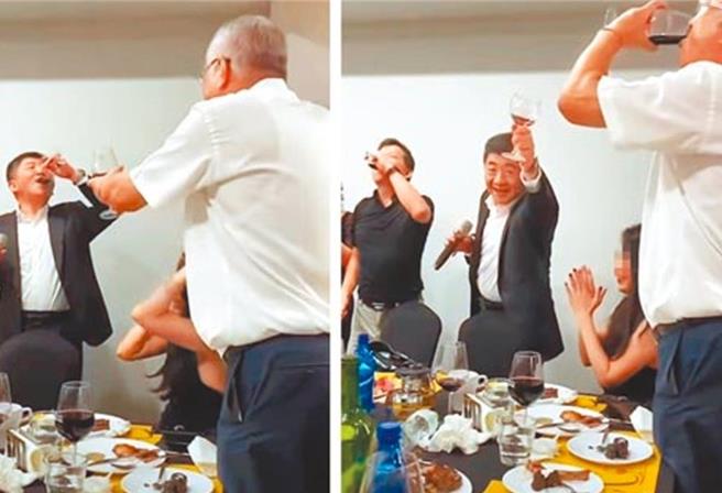 陈识中（右图黑衣）遭爆料与前卫福部长陈时中一起吃饭喝酒，还大讚陈时中「好酒量」。（记者翻摄）★《中时新闻网》关心您：饮酒过量，有碍健康。酒后不开车，安全有保障！