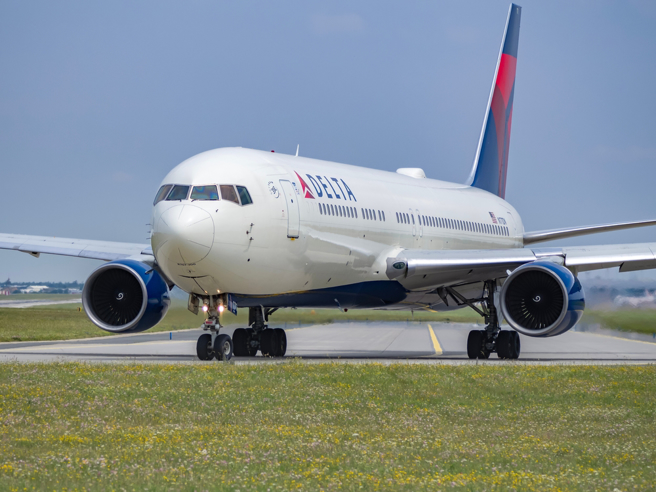 达美航空发出声明，要求旗下空服员「不准穿制服刷流量赚外快」。（示意图。图：shutterstock/达志）