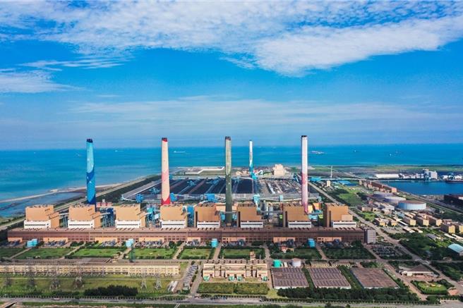 台中火力發電廠將新建6部燃氣機組，仍留下6部燃煤機組作為緊急備援，遭南投縣議員蔡孟娥痛斥無良！（翻攝自台電公司官網／楊靜茹南投傳真）