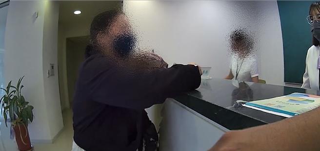 2024年11月14日苗栗县／苗栗县警察局头份分局与玉山银行联手阻诈19万。(苗栗县警察局头份分局提供／吕丽甄苗栗传真）