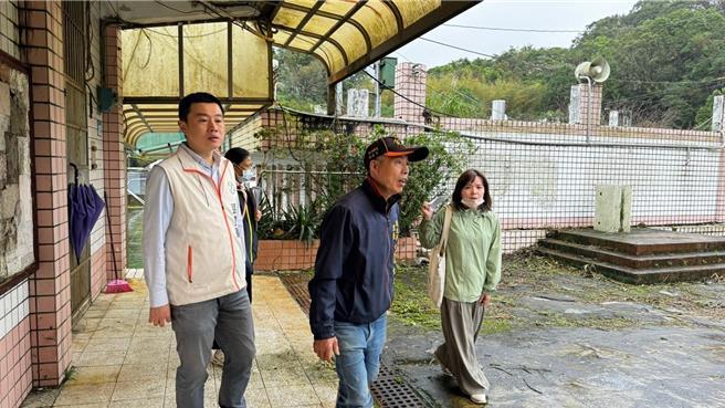 议员张锦豪日前邀集教育局、公所等单位会勘。（民眾提供）