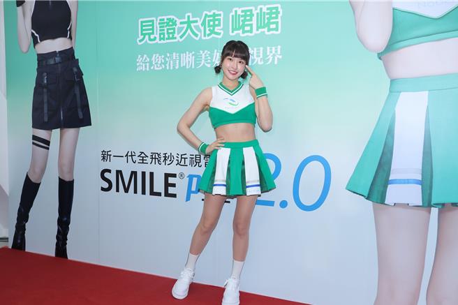 峮峮14日出席眼科诊所开幕活动。（杨澍摄）