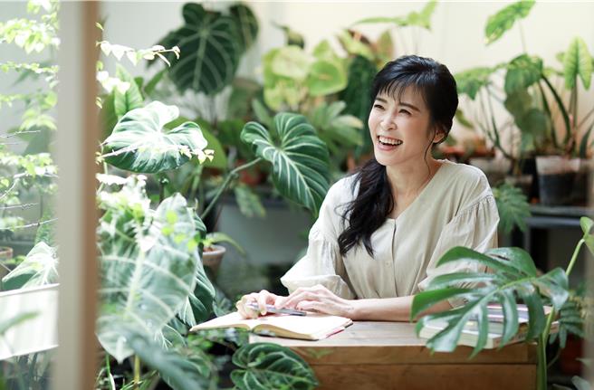 郭静黛推出新书《致努力过好每一天的自己》。（时报文化提供）