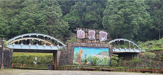 阿里山国家森林游乐区因应天兔颱风来袭，于15日上午8点起预警性休园。（林业署嘉义分署提供／吕妍庭嘉义传真）
