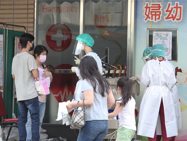 卫福部疾病管制署监测资料显示，国内肠病毒疫情仍处流行期，台北市近一周（3至9日）北市门急诊肠病毒就诊达1672人次，为近2年来单周就诊人次新高。（示意图／本报资料照）