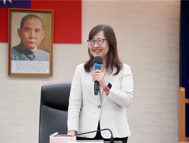 台北市副市長林奕華14日於行政院會中，具體建議即刻研議啟動菸害防制法修法，於菸害防制法內增加沒入和銷毀規定，避免新興毒品混入電子煙彈危害國人。（摘自林奕華臉書／丁上程台北傳真）