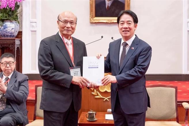 總統賴清德(右)、工總理事長潘俊榮(左)(圖／工總提供、吳靜君傳真)