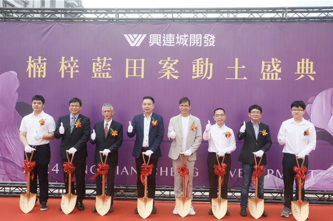 高雄建商「兴连城开发」首度进军高雄大学生活圈，今（14）日「蓝田案」大楼建案动土。（柯宗纬摄）