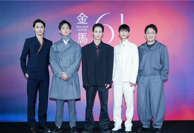 曹佑寧（左起）、吴念轩、夏腾宏、黄河、王识贤14日现身《星空下的黑潮岛屿》金马首映会。（罗永铭摄）