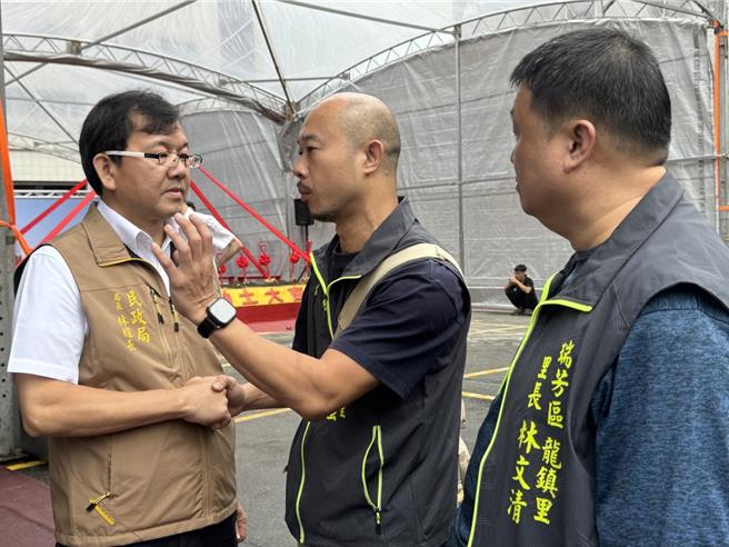 今（14）日新北市长侯友宜出席瑞芳长照医疗大楼开幕，现场虽然是卫生局主责活动，却有多位市府民政局同仁到场，连民政局长林耀长都赶赴现场，与多位里长活动热络。（柯毓庭摄）