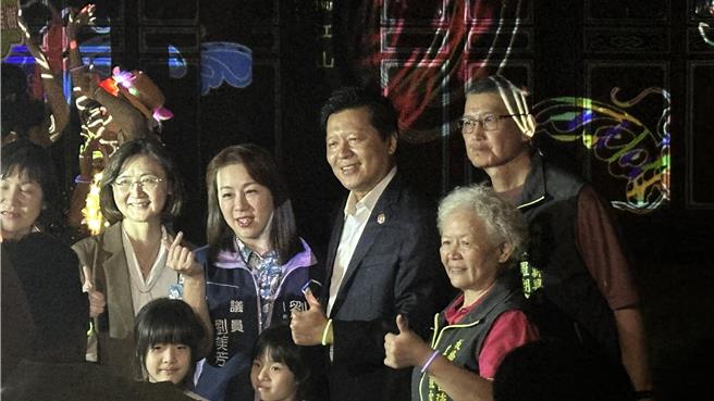 国定古蹟林本源园邸自2019年起，结合数位科技与传统文化推出光雕展演活动，今年以《魔幻光影嬉游林园》为主题串联新北欢乐耶诞城。（贺培晏摄）