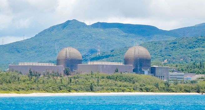 賴清德表示台灣要加速接軌全球減碳進程。賴士葆指出，在民進黨未修改黨綱前談支持核能，都是假話。圖為核三廠。（本報資料照片）