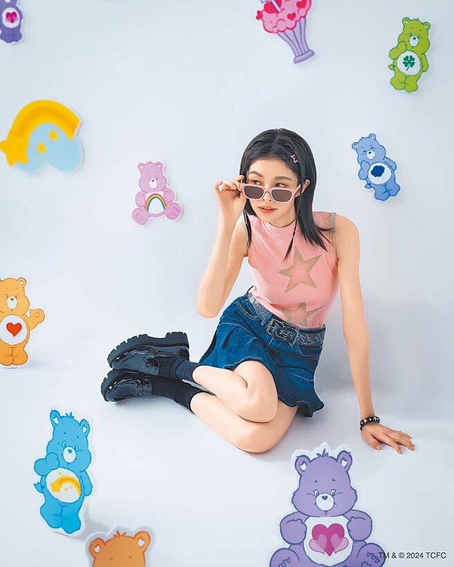 JILLSTUART与「Care Bears爱心小熊」联名系列，由詹子萱担任代言人。（JILLSTUART提供）