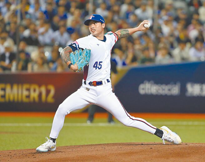 中华队左投林昱珉在12强预赛有效压制韩国打线，先发4.2局失2分后交棒牛棚。（资料照，范扬光摄）