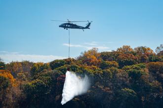 「黑鹰」配备自主系统 展现灭火潜力
