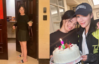 萧亚轩惊喜送蛋糕 「蜜雪薇琪」46岁成员素顏戴老花眼镜全被拍