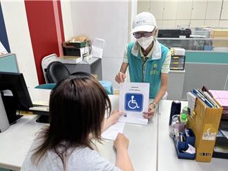 高市推一站式服務！身障者停車證＋牌照稅減免 申請更便捷