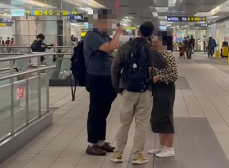 撂英文稱「手機壞了」婦人神回打臉！北捷碰瓷哥急了：給我5000元