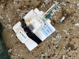 金门惊见海漂大陆「卫星导航探空仪」  岸巡队急交海军保管