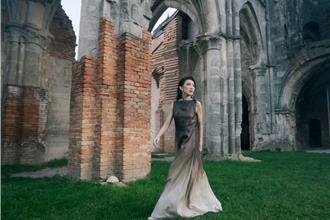 戴佩妮布達佩斯取景MV 房門被自己上鎖等待救援