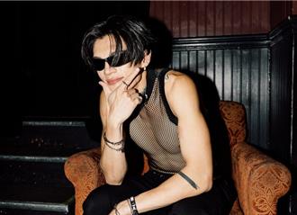 「行走的发电机」男女通吃 肉贴肉激情画面曝光