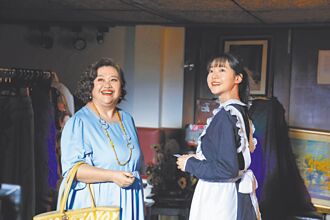 鍾欣凌含淚送禮祝福飆演技