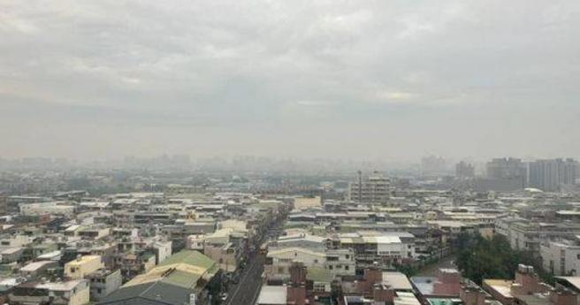 桃园14日空气品质不佳。（图／桃园中路重划区脸书）